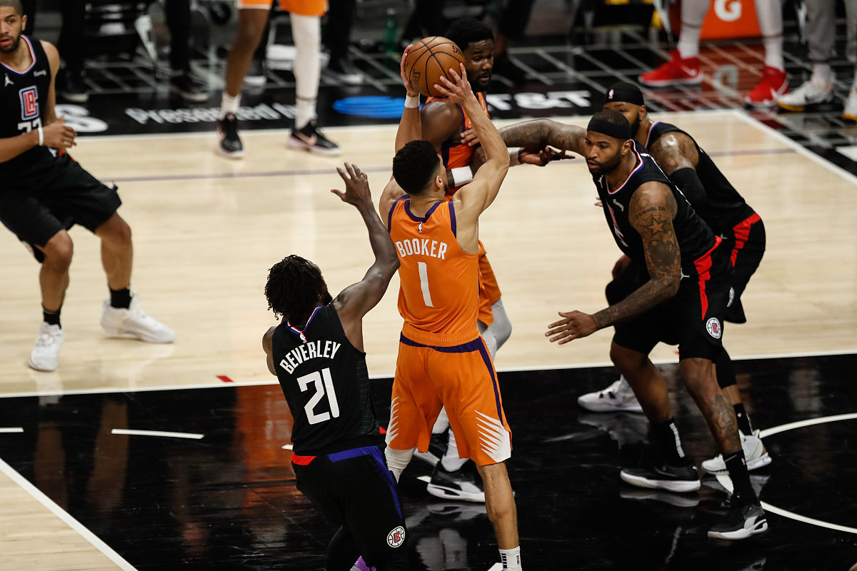 开云官网-浓眉哥生涯十佳球视频