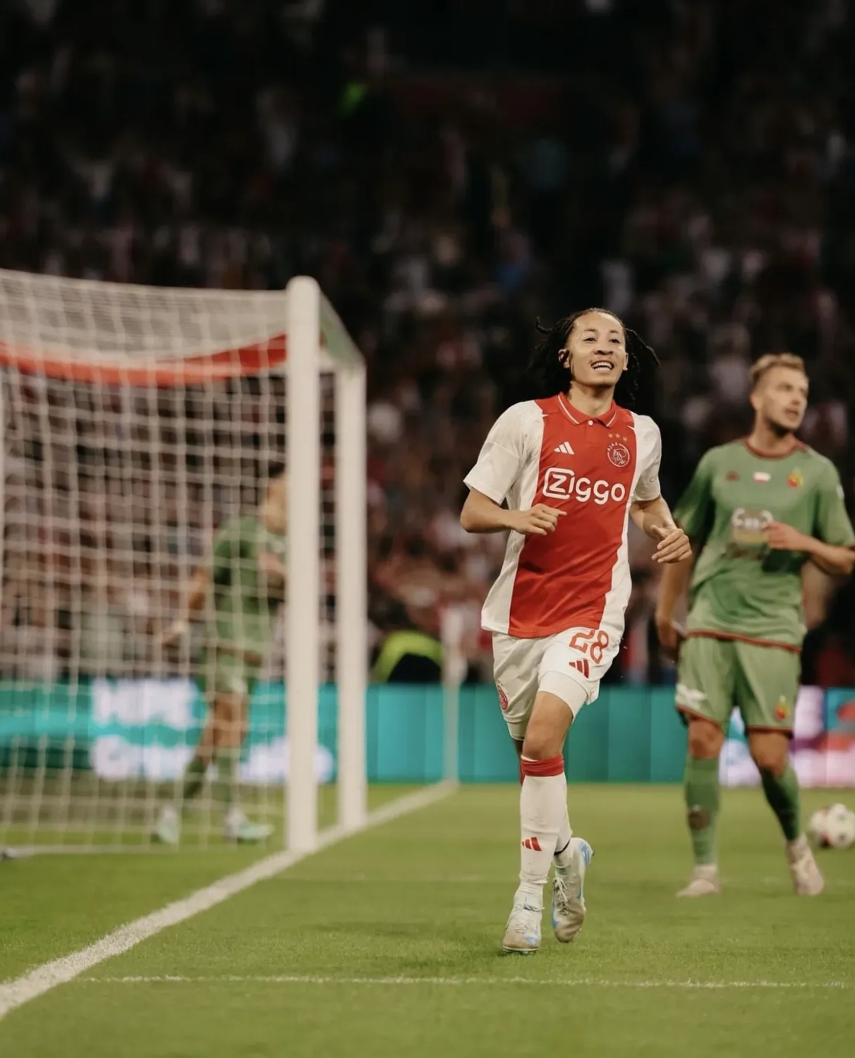 赛后阿贾克斯调整名单以备NBA总决赛，刷新队史纪录环节打磨，赛场秩序良好，阵容厚度经受考验的简单介绍