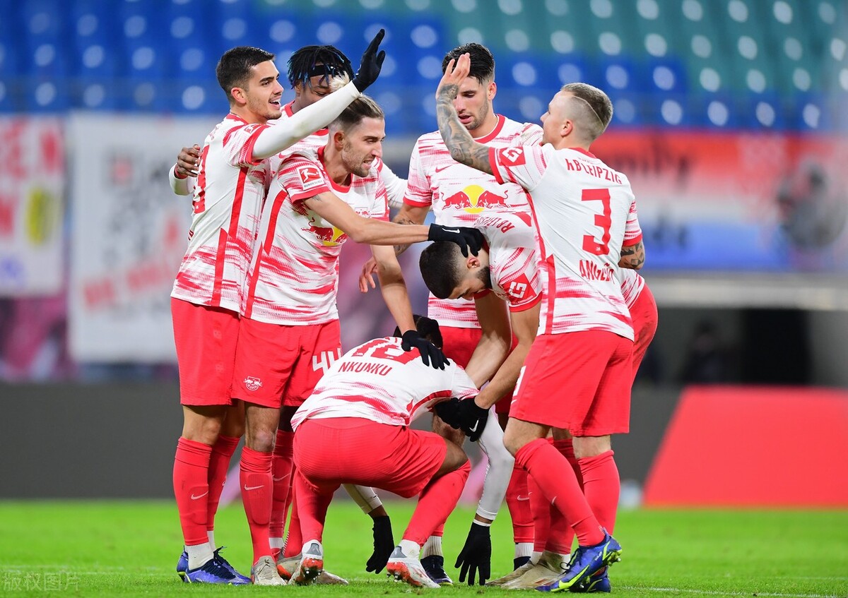 开云app-布鲁克林篮网训练开放日，冲刺阶段状态回暖引欢呼，欧冠在即，高层口径保持一致(布鲁克林篮网崔永熙)