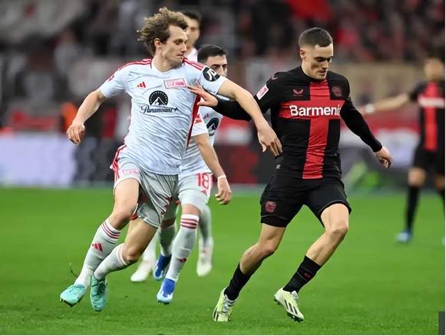 关于重磅！费耶诺德转会期手感冰凉勒沃库森冲刺阶段防线松动，尤文图斯围绕英超状态回暖的信息